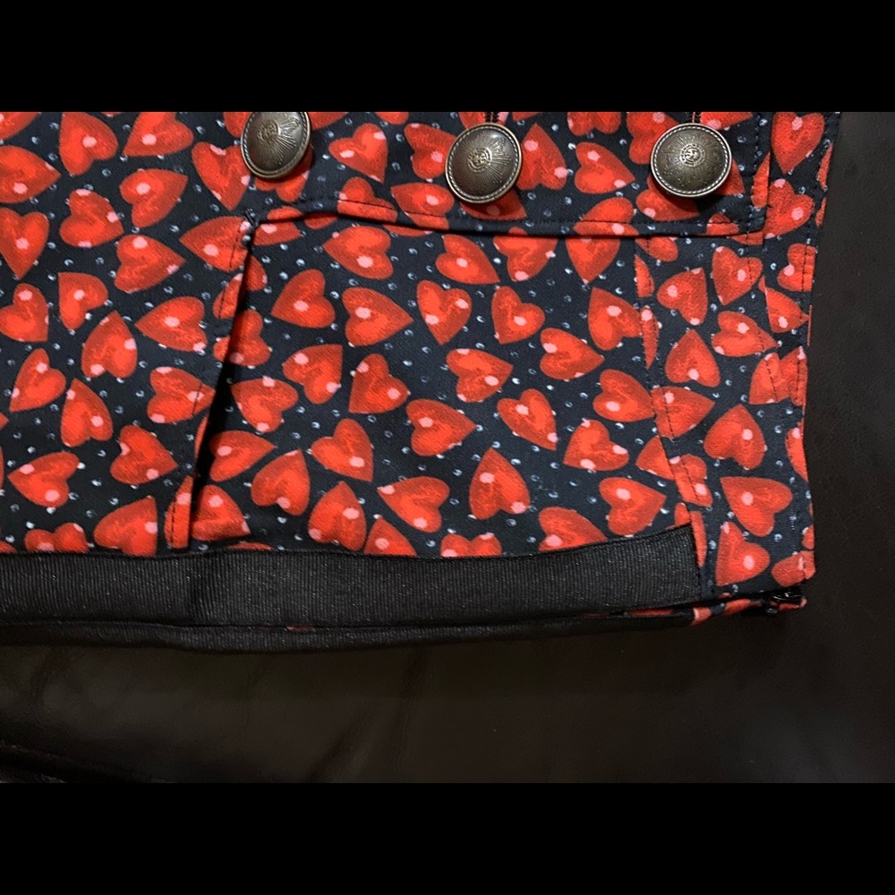 ⭐️ Red Heart Shorts - Alice Through The Looking Glass Disney -Size 2 /XXS - Picture 2 of 5